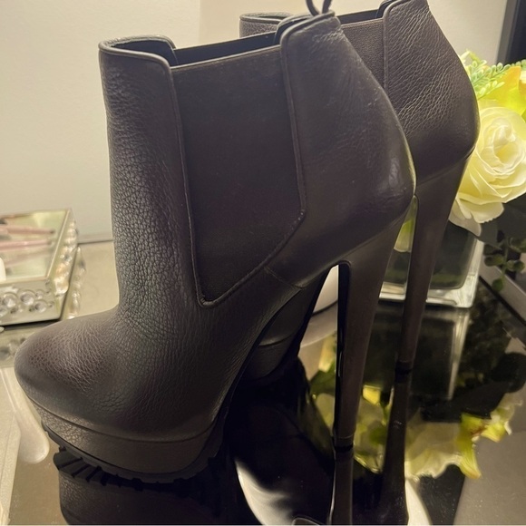 VERA WANG Leather Platform Booties - Brown - NEW w/ Box & Dustbag - Picture 8 of 10